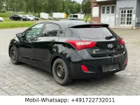 Gebraucht Hyundai i30 Intro Edition 90 PS (66 kW) 2012 Schwarz Limousine