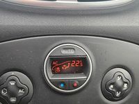 Używany Renault Clio III 88 KM (64 kW) 2006 Srebrny Hatchback