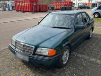Gebraucht Mercedes 220 95 PS (69 kW) 1995 Grün Limousine