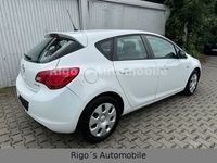 Gebraucht Opel Astra Edition 95 PS (69 kW) 2012 Weiß Limousine