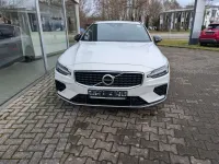 Gebraucht Volvo V60 R-Design 341 PS (250 kW) 2020 Crystal white Kombi