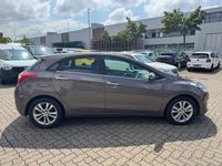 Gebraucht Hyundai i30 Style 128 PS (94 kW) 2012 Cashmere brown Limousine