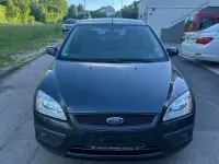 Begagnad Ford Focus Style 101 HK (74 kW) 2008 Grå Sedan