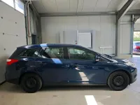 Usado Ford Focus Ambiente 101 CV (74 kW) 2014 Azul Familiar