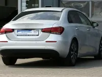 Gebraucht Mercedes A180 Style 116 PS (85 kW) 2020 Iridiumsilber metallic Limousine