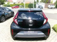 Neu Toyota Aygo X 72 PS (52 kW) 2025 Celestite grey met/sky black SUV