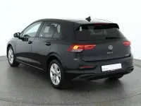 Second-hand VW Golf VIII Life 131 CP (96 kW) 2022 Negru Berlinǎ