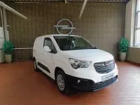 Używany Opel Combo Edition 131 KM (96 kW) 2021 Biały Minivan