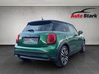 Gebraucht Mini Cooper Classic 136 PS (100 kW) 2023 British racing green iv Kleinwagen
