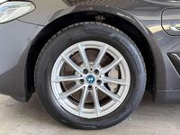 Gebraucht BMW 530e 292 PS (214 kW) 2022 Sophistograu brillanteffekt me Limousine