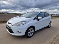 Gebraucht Ford Fiesta Titanium 82 PS (60 kW) 2010 Frostweiß Kleinwagen