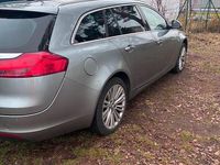 Usado Opel Insignia 160 HP (117 kW) 2012 Verde Carrinha