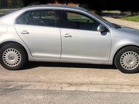 Second-hand VW Jetta 116 CP (85 kW) 2006 Argintiu Berlinǎ