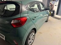 Gebraucht Hyundai i10 Select 67 PS (49 kW) 2022 Mangrove green micalackierung Kleinwagen