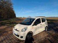 Gebraucht Daihatsu Cuore 69 PS (50 kW) 2012 Weiß Kleinwagen