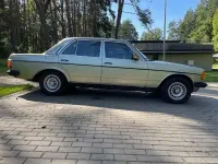 Używany Mercedes E230 136 KM (100 kW) 1983 Zielony Sedan/Limuzyna