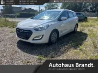 Gebraucht Hyundai i30 Trend 110 PS (80 kW) 2015 Weiß Limousine