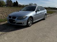 Gebraucht BMW 318 143 PS (105 kW) 2009 Silber Limousine