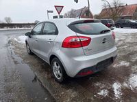 Gebraucht Kia Rio Edition 7 109 PS (80 kW) 2012 Silber Limousine