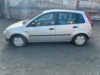 Gebraucht Ford Fiesta 67 PS (49 kW) 2004 Silber Kleinwagen