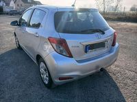 Gebraucht Toyota Yaris Life 90 PS (66 kW) 2012 Silber Limousine