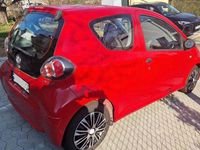 Gebraucht Toyota Aygo 68 PS (50 kW) 2010 Rot Kleinwagen