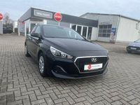 Gebraucht Hyundai i30 Select 120 PS (88 kW) 2019 Schwarz Limousine