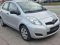 Gebraucht Toyota Yaris Basis 69 PS (50 kW) 2009 Silver mica metallic Kleinwagen
