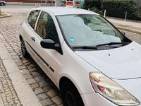 Gebraucht Renault Clio II 75 PS (55 kW) 2009 Weiß Kleinwagen