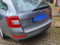 gebraucht Skoda Octavia 2.0 TDI Green tec DSG Elegance Combi...