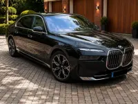Gebraucht BMW 750e 489 PS (359 kW) 2024 Schwarz Limousine