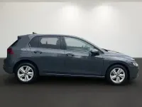 Gebraucht VW Golf VIII Life 150 PS (110 kW) 2023 Delfingrau metallic Limousine