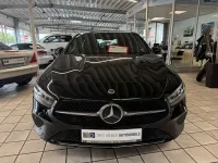 Gebraucht Mercedes A180 Advanced 150 PS (110 kW) 2025 Kosmosschwarz Limousine