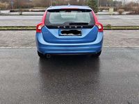Gebraucht Volvo V60 Kinetic 150 PS (110 kW) 2015 Blau Kombi