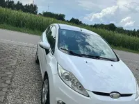 Gebraucht Ford Fiesta Titanium 82 PS (60 kW) 2010 Weiß Limousine