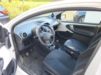 Gebraucht Toyota Aygo 68 PS (50 kW) 2012 Weiß Kleinwagen