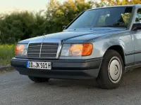 Gebraucht Mercedes E230 132 PS (97 kW) 1986 Blau Limousine