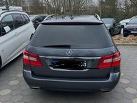Gebraucht Mercedes E220 170 PS (125 kW) 2011 Grau Limousine
