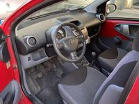 Gebraucht Toyota Aygo 68 PS (50 kW) 2006 Rot Kleinwagen