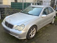 Second-hand Mercedes C220 143 CP (105 kW) 2002 Argintiu Berlinǎ