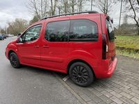 Gebraucht Peugeot Partner Allure 110 PS (80 kW) 2017 Farbe rot ardent/deckende Van / Kleinbus