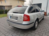 gebraucht Skoda Octavia Combi 2.0 TDI PD DPF Elegance Elegance