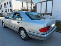 Gebraucht Mercedes E230 150 PS (110 kW) 1995 Silber Limousine