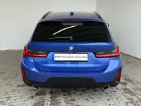 Gebraucht BMW 330 M Sport 286 PS (210 kW) 2023 Portimao blau met. Kombi