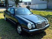 Gebraucht Mercedes E230 Avantgarde 150 PS (110 kW) 1997 Schwarz Limousine