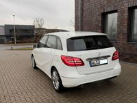 Gebraucht Mercedes B180 122 PS (89 kW) 2012 Weiß Van / Kleinbus