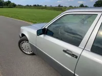 Second-hand Mercedes E300 179 CP (131 kW) 1992 Argintiu Berlinǎ