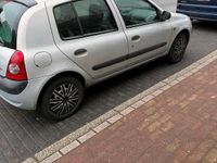 Gebraucht Renault Clio II 74 PS (54 kW) 2001 Silber Kleinwagen