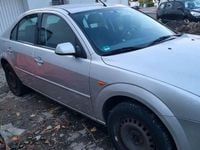 Gebraucht Ford Mondeo Trend 145 PS (106 kW) 2001 Silber Limousine