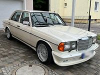 Gebraucht Mercedes E230 136 PS (100 kW) 1982 Weiß Limousine